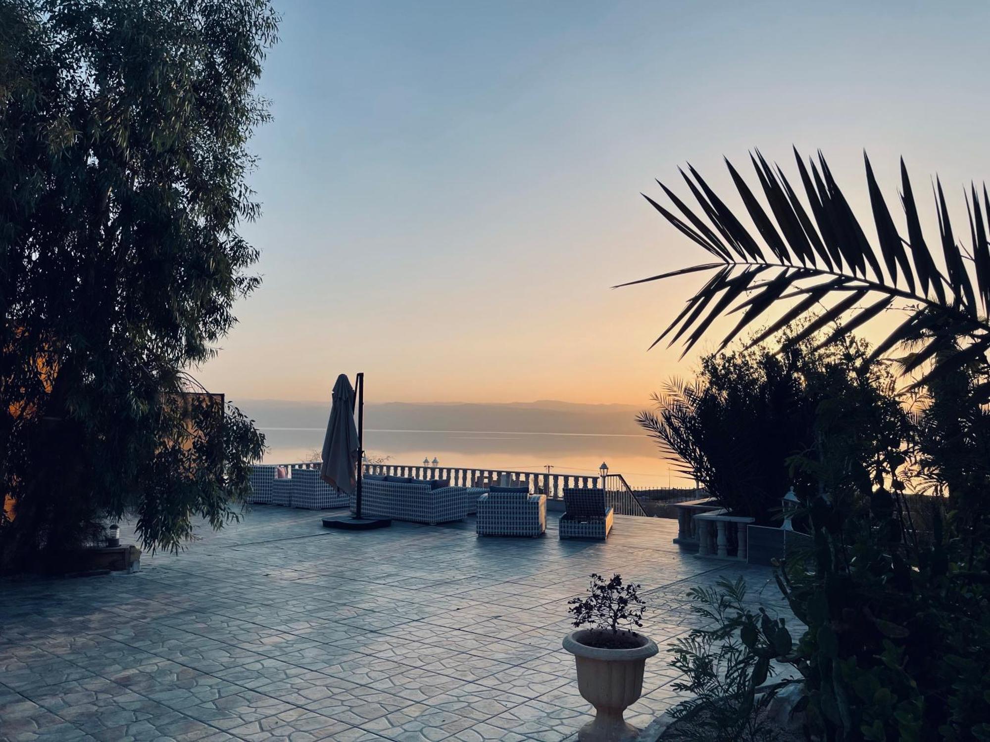 The Precious Guesthouse Sweimeh Экстерьер фото