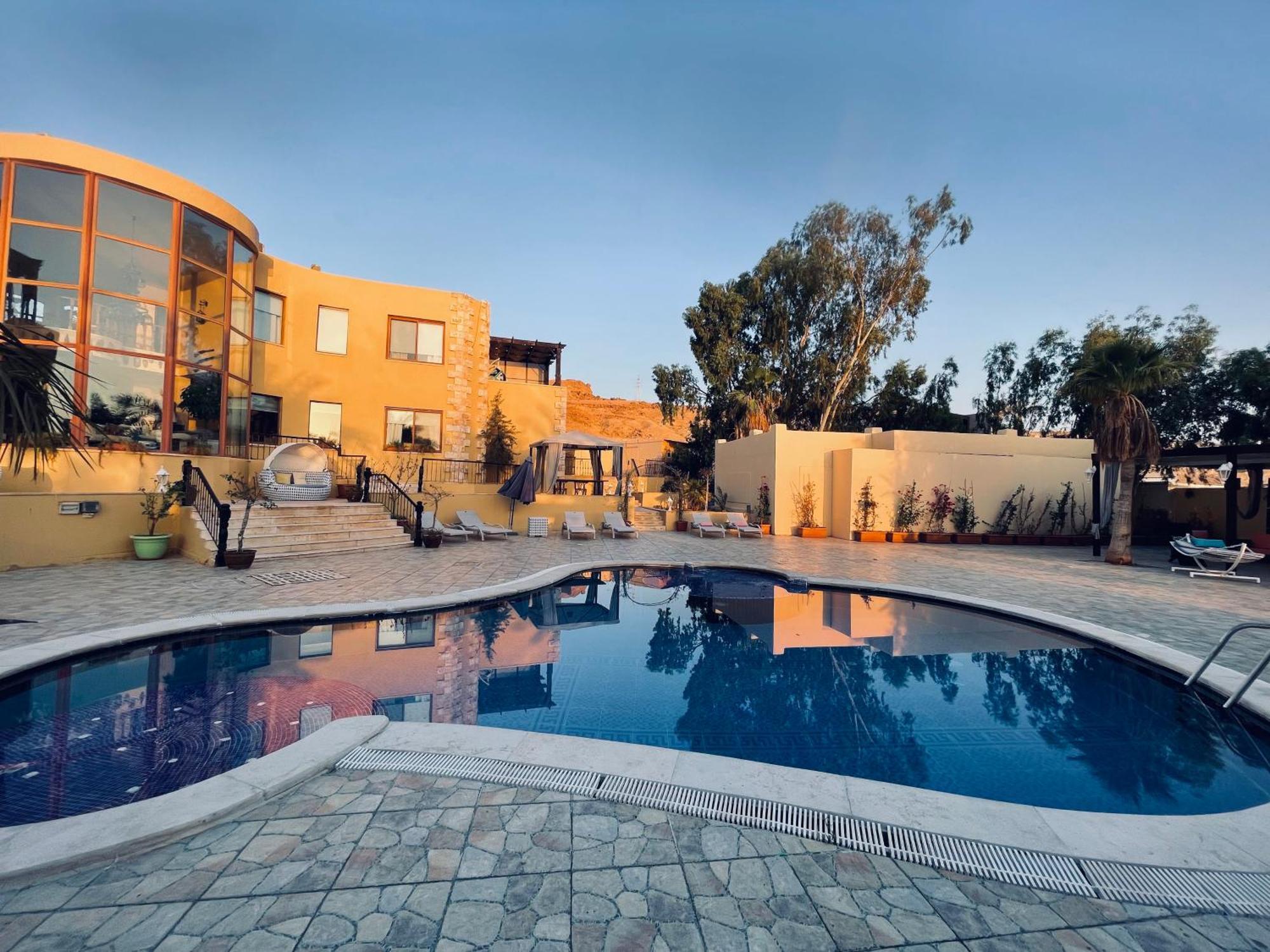 The Precious Guesthouse Sweimeh Экстерьер фото